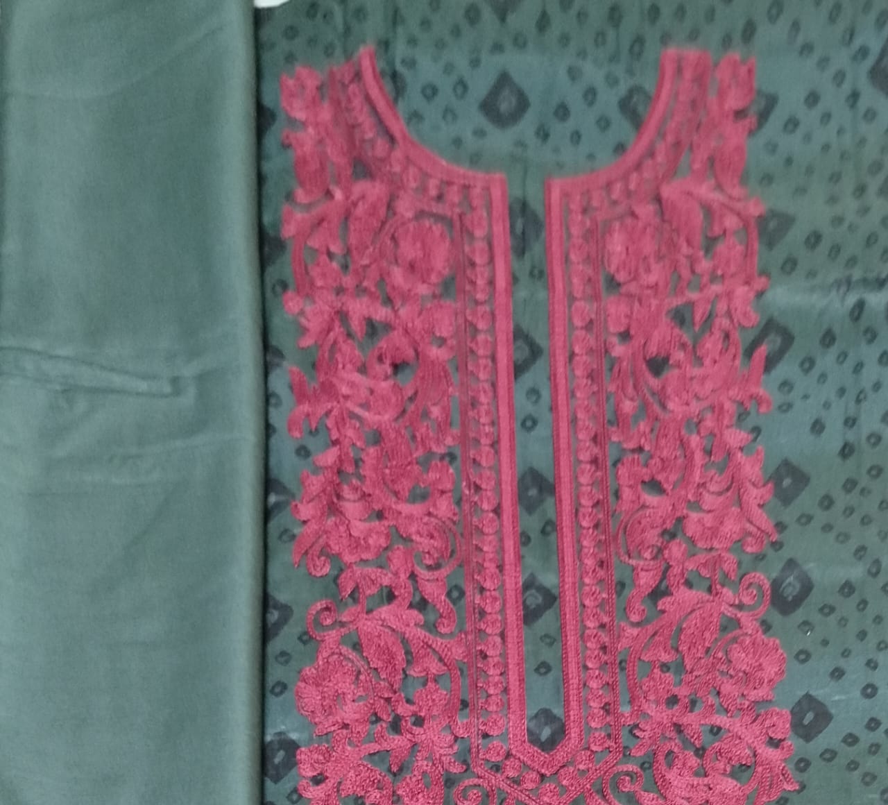 JJ_2Piece_Neck_Embroidery_Green