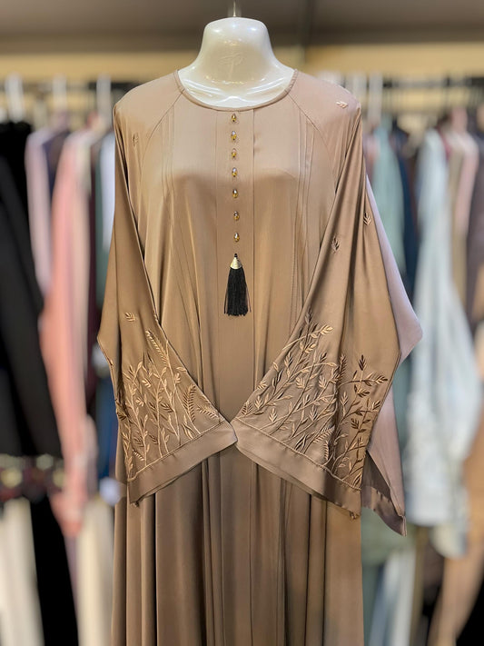 Maxi Uraib full flyer embrioded sleeves abaya