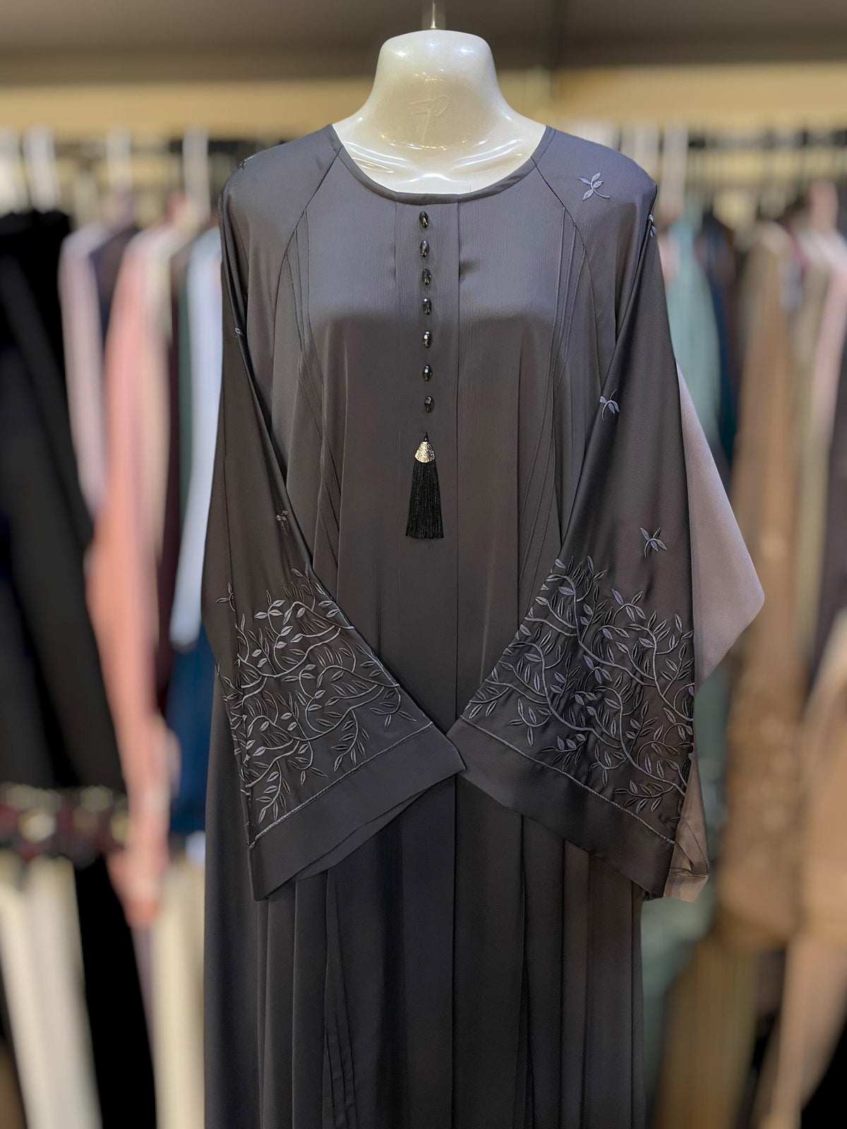 Maxi Uraib full flyer embrioded sleeves abaya