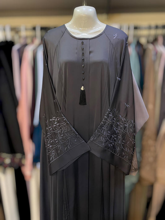 Maxi Uraib full flyer embrioded sleeves abaya