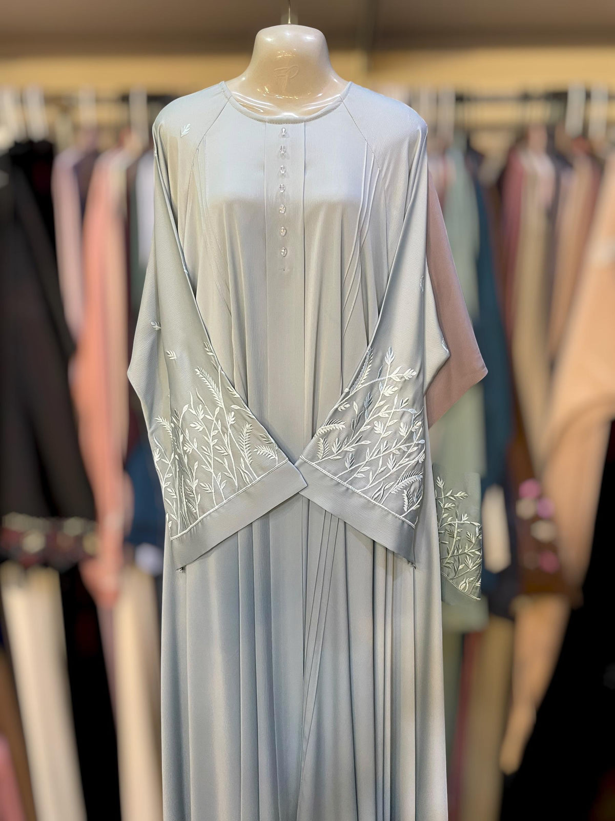 Maxi Uraib full flyer embrioded sleeves abaya